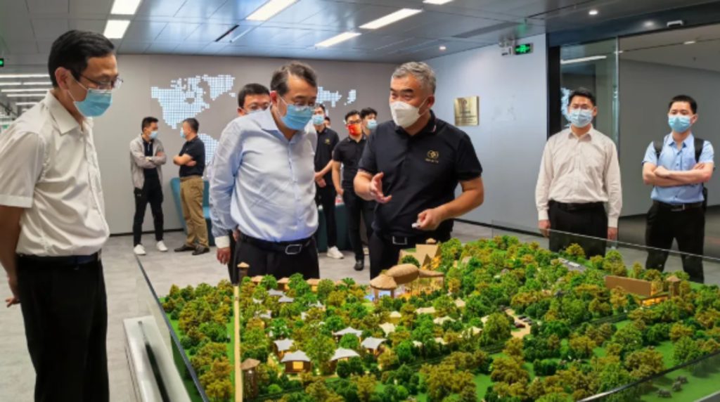 2022年4月14日，深圳市委常委、统战部部长王强率队莅临乌干达天唐集团中国总部，视察指导工作。天唐集团董事长张志刚热情接待。双方就如何助力深圳市企业响应“一带一路”倡议，促进企业国际化发展进行了深入座谈。