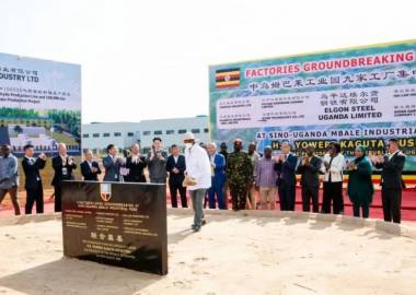 乌干达总统莅临中乌姆巴莱工业园进行企业揭牌、奠基及深入座谈